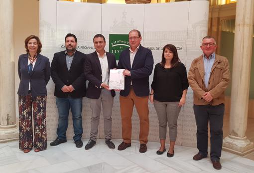 Imagen tras la presentación en la Casa de la Provincia