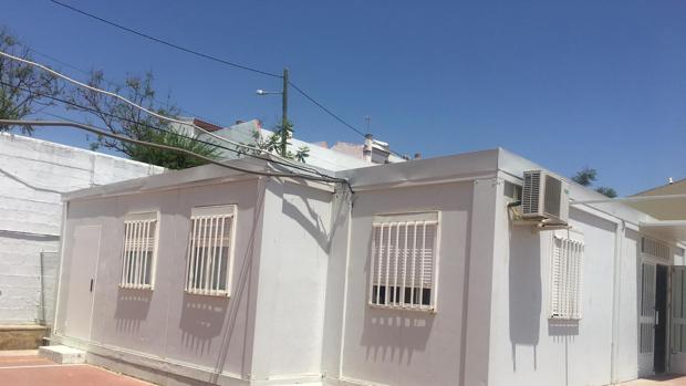 Los ladrones han desvalijado las aulas prefabricadas que hay en el centro