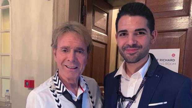 El saxofonista utrerano Manu Brazo con el legendario músico Cliff Richard