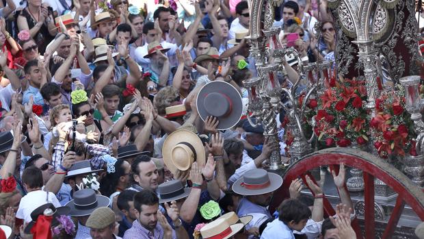 Momentos previos a la presentación de la hermandad de Villamanrique de la Condesa