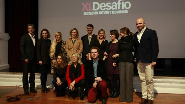 Participantes y representantes de la organización del foro