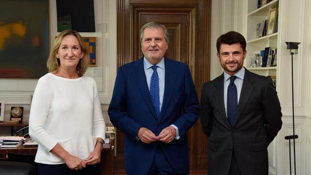 Sánchez Estrella, Méndez de Vigo y Pérez, este jueves en el Ministerio de Cultura
