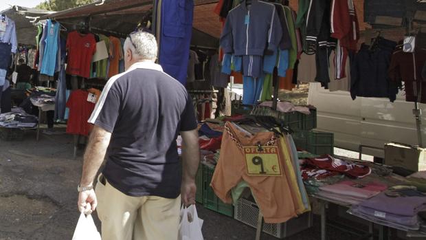 El mercadillo del Charco de la Pava de los sábados es uno de los más demandados