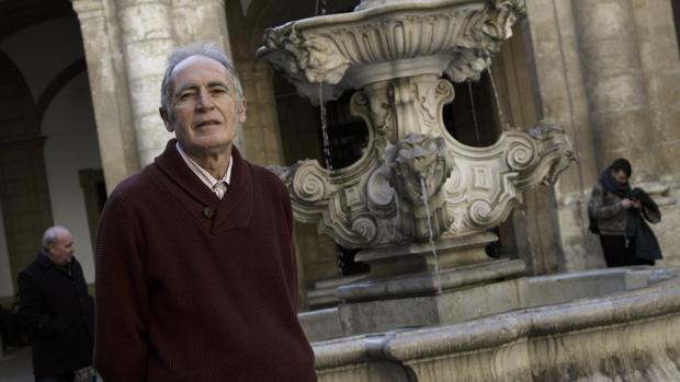 Juan Ignacio Carmona García es autor del libro «La peste en Sevilla», que recopila todos los brotes de la enfermedad documentos en Sevilla desde el año 1350.