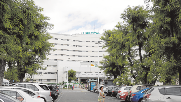 Fachada principal del hospital Virgen Macarena
