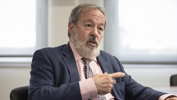 Alfonso Carmona, pediatra y desde esta semana nuevo presidente del Colegio de Médicos de Sevilla