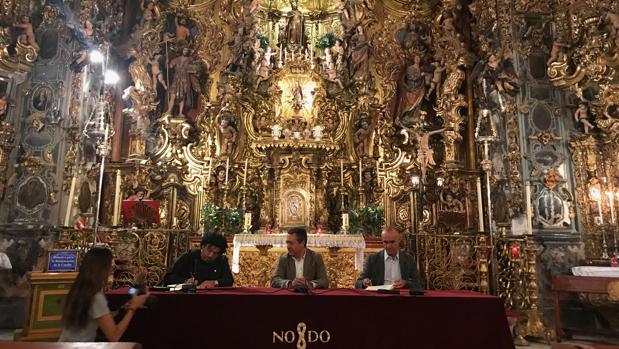 El alcalde y el superior de los Capuchinos, en la firma del convenio para la capillita de San José