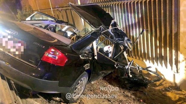 El coche chocó contra una pantalla lateral