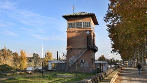 Antigua torre ferroviaria de la calle Torneo