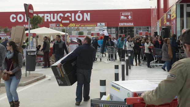 Brico Depôt podría cerrar cuatro años después de su apertura sus dos  tiendas de Sevilla