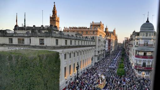 Hermandad de San Benito por la avenida de la Constitucion