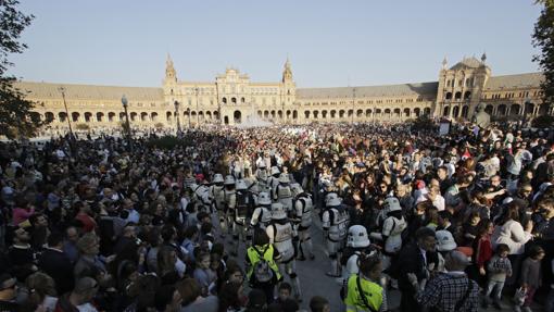Desfile de los personajes de Star Wars en la Plaza de España