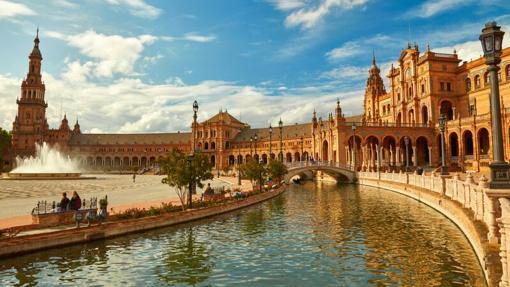 Imagen de la Plaza de España desde uno de sus puentes