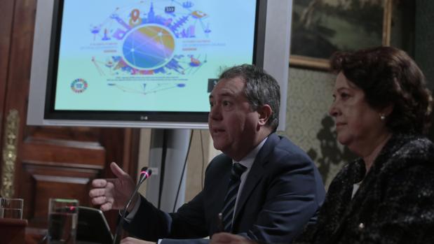 El alcalde de Sevilla, Juan Espadas, presenta el II Foro de Gobiernos Locales que se celebrará en Sevilla