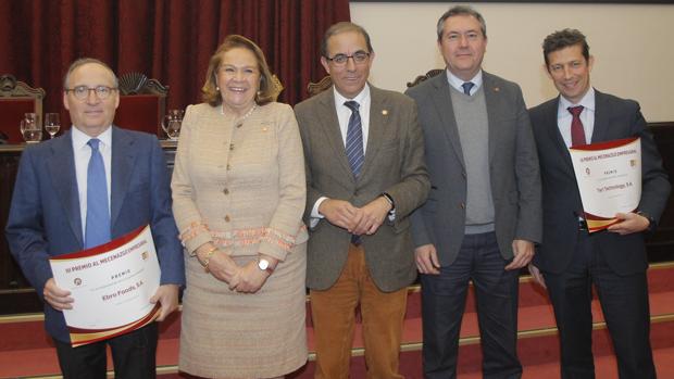 Foto de familia de la III edición del Premio al Mecenazgo Empresarial