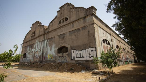 Antiguas naves de la Renfe en el barrio de San Jerónimo