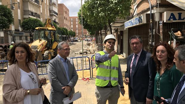 Juan Espadas, en unas obras en El Cerezo