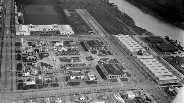 A la derecha, las naves recién construidas para la Exposición del 29