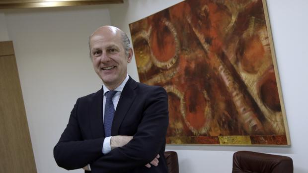 Miguel Cuéllar en su despacho profesional de Zurbarán Abogados