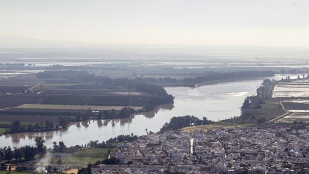 El río Guadalquivir a su paso por La Puebla del Río