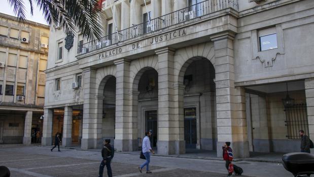 Fachada de la Audiencia provincial de Sevilla