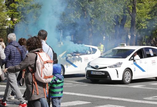 Manifestación del taxi por la Ronda Histórica