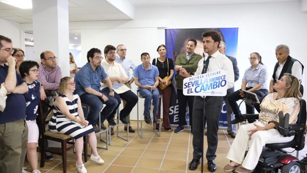 El candidato del PP a la Alcaldía de Sevilla, Beltrán Pérez