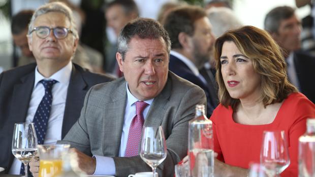Juan Espadas y Susana Díaz, junto al director de la SER, Antonio Yélamo