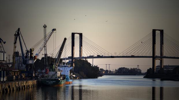 El puente del Centenario y los cables de alta tensión, los escollos para la visita