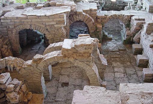 Imagen de las termas encontradas en las ruinas de la ciudad de Munigua