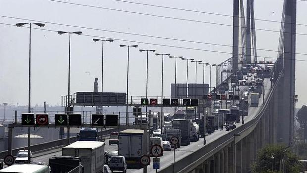Retención en el Puente del Centenario