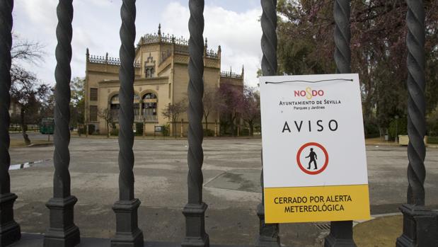 Parque María Luisa cerrado por alerta meteorológica