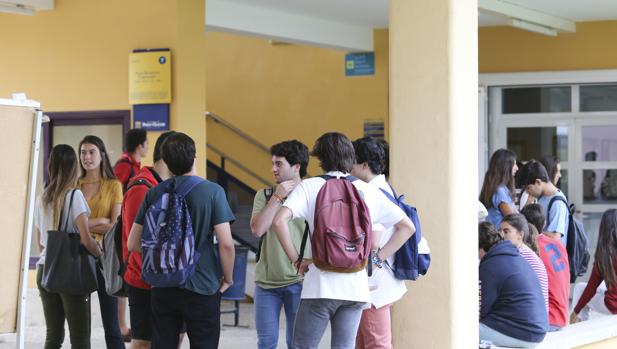 Estudiantes durante un examen de Selectividad