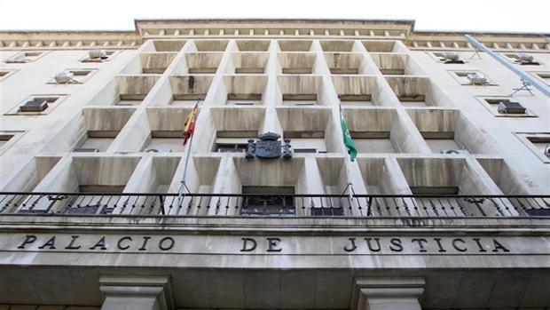 La Audiencia de Sevilla ha acogido este miércoles el juicio contra este varón de 65 años