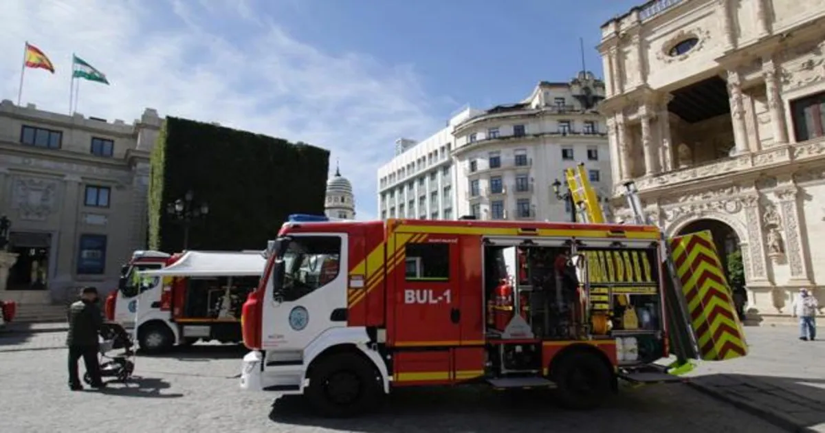 El Ayuntamiento De Sevilla Invierte Un Millon De Euros En Dos Nuevos Vehiculos De Los Bomberos Con Mas Seguridad