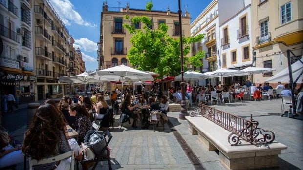 Tiempo En Sevilla Ultimos Dias De Sol Para Despedir La Semana De La Feria De Abril