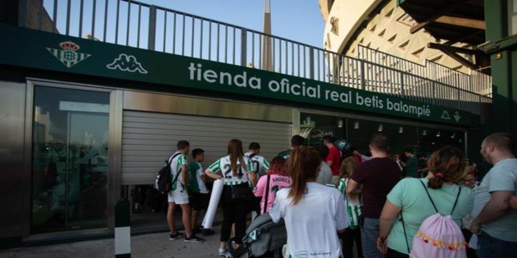 Condenada La Exresponsable De La Tienda Oficial Del Betis En El Villamarin Por Estafa