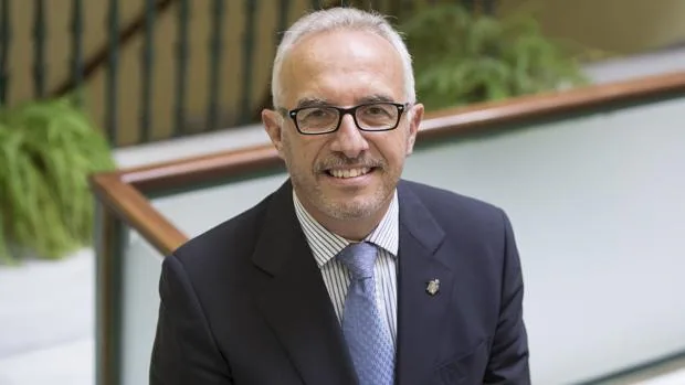 Manuel Ojeda, vicepresidente de los farmacéuticos sevillanos