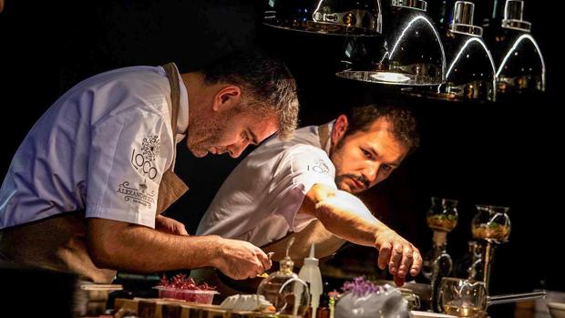 El cocinero portugués Alexandre Silva en la cocina de «Loco»