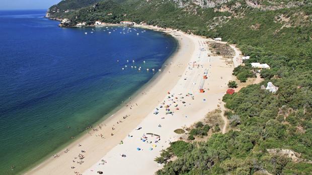 Playa de Creiro, la playa más extensa del Parque Natural de Arrábida