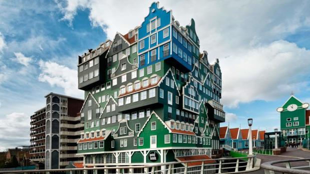 Este edificio colorido de casas apiladas es uno de los hoteles con los diseños más espectaculares